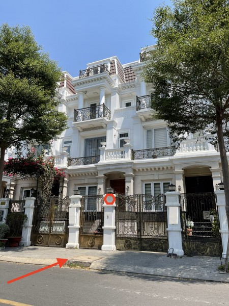 Centrer Hill 2Căn Đôi cho thuê: 10x17m. Hầm, Trệt, 3lầu, thang máy.