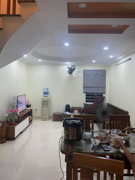 Nhà đẹp Văn Quán DT40m*5T. Gần phố, giá 4.2 tỷ