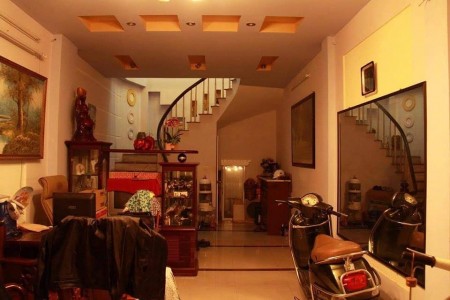 Bán Nhà 36m2 x 5 Tầng, Ô Tô Đỗ Cửa Phố lạc Long Quân Chỉ 4.2 Tỷ.