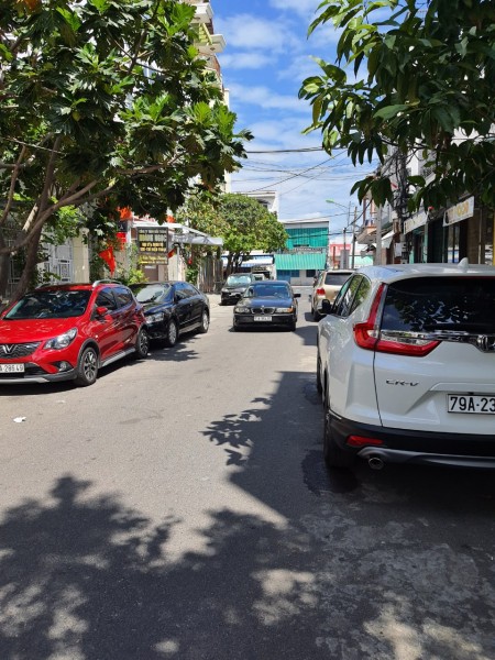 Bán nhà mặt tiền đường Vạn Kiếp P. Phước Tân TP Nha Trang 104m2 giá chỉ 9 tỉ
