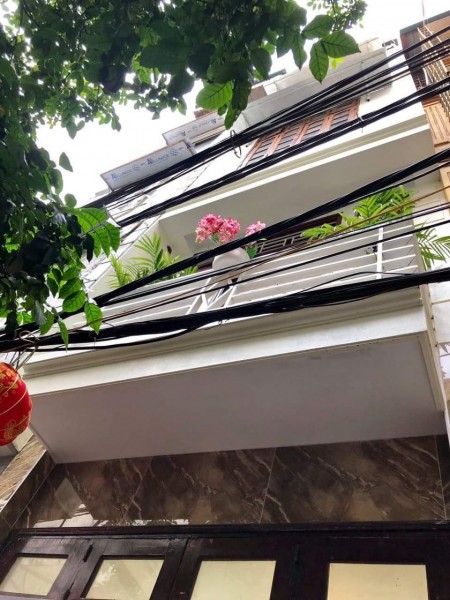 Bán nhà view Hồ Tây cực đẹp. 30m * 5T chỉ có hơn 3 tỷ, ngồi tại nhà ngắm Hồ Tây là có thật.
