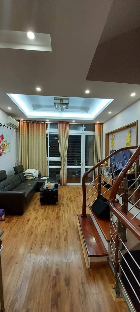 Bán gấp nhà tại chợ Xa La 5 tầng 50m2 mặt tiền 4,2m giá chỉ 7,75 tỷ