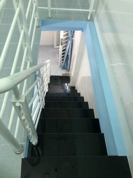 KẸT TIỀN BÁN GẤP NHÀ HẺM XE HƠI Đ. LẠC LONG QUÂN Q11