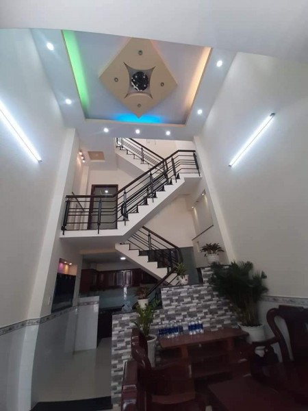 NHÀ GIÁ SỐC Lê Hồng Phong Quận 10 - 3 TẦNG - 4.5 Tỷ - 36 m2