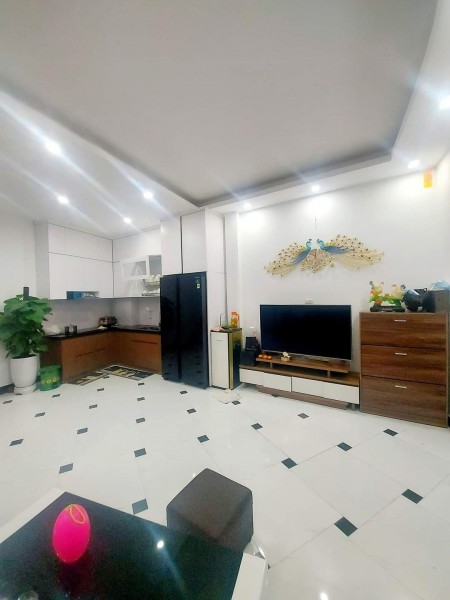 Tôi cần bán nhà 4 tầng Phương Mai, oto đỗ cửa, giá 6.7 tỷ