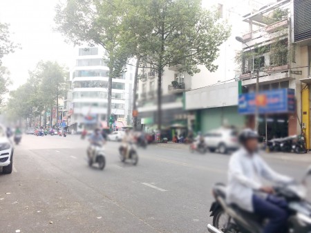 Cho thuê nhà mặt tiền An Dương Vương P4 Q5 cạnh Vietcombank