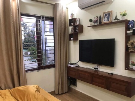 Hoàng Quốc Việt, 50m2 x 5T, MT 4.3m, 8.8 tỷ. Ô tô vào nhà, VP