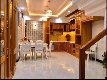 Bán nhà 33m BỒ ĐỀ, ngõ thông, oto đỗ cửa. kinh doanh. dt 33mx4t. chỉ 3,7 tỉ