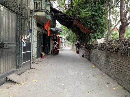 Bán mảnh đất 35,5m tại Thượng Thanh, vị trí đẹp, đường rộng thông thoáng.