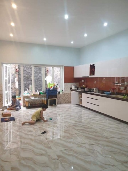 Cần bán nhà phước long b quận 9 hxt 127m2 4 tầng giá 10 tỷ.