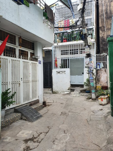 Nhà 2 mặt hẻm, Bùi Đình Túy, xe hơi đậu trước nhà