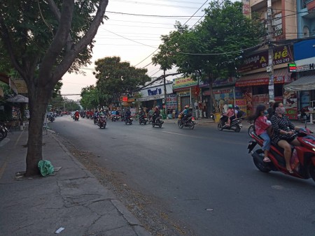 Bán gấp nhà 2 lầu mặt tiền đường quận 12