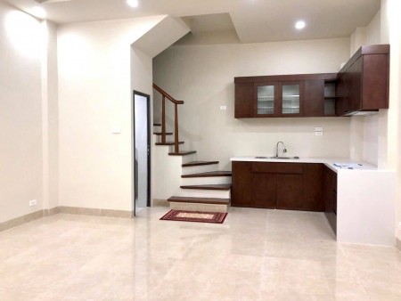 Nhà cực đẹp ở Đội Cấn - trung tâm quận Ba đình. Phong cách thiết kế kiểu Pháp. 33m2 * 5T giá chỉ hơn 4 tỷ.