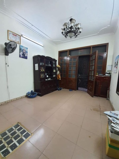 BÁN NHÀ TRUNG TÂM ĐỐNG ĐA GẦN MẶT PHỐ 20M RA ĐƯỜNG Ô TÔ TRÁNH THOÁNG TRƯỚC SAU GẦN BÃI GỬI Ô TÔ GIÁ 4.5 TỶ