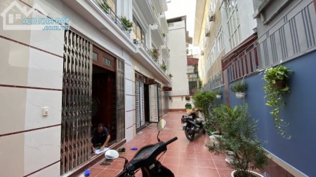 Bán nhà Hoàng Mai, Hồ Đền Lừ, 40m2, Mt 4m, Ô tô cách nhà 15m, 2,6 tỷ