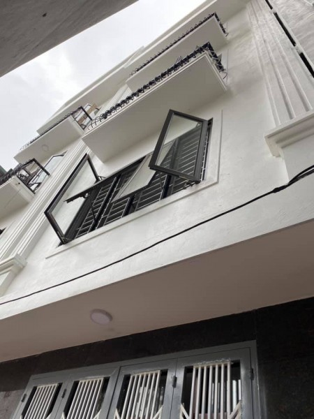NHÀ THIẾT KẾ MỚI 100% XUÂN LA, PHÂN LÔ, CÁCH PHỐ 150M, 40Mx5T MT 5M GIÁ 4,2 TỶ