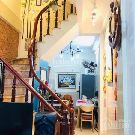 Cần bán nhà mặt phố Lê Hồng Phong, Ba Đình 52m2, 4T,