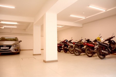 Cho thuê kho mặt phố Bồ Đề. DT 300m2