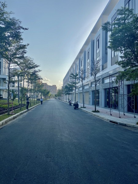 Biệt thự song lập view sân 2 sân golf, biển, sông độc nhất, diện tích 200m2 giá tốt. LH: 0862265595