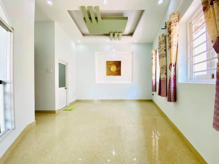 Bán nhà Pham Văn Đồng 50m2, giá 5 tỷ 750