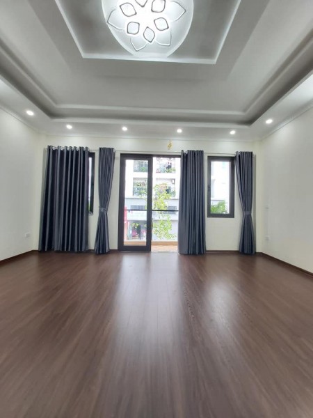 Bán nhà Hoàng Liệt, nhà mới đẹp, Gara, ngõ nông rộng, gần chợ.