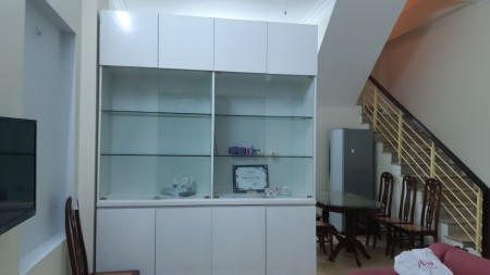 Cho thuê nhà 3 tầng trong ngõ 373 Âu Cơ, Nhật Tân!