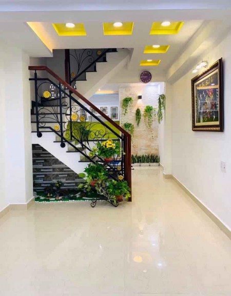 Gấp Bán nhà đẹp lung linh, 3 Tầng, Quận 10, chỉ 3,7 tỷ