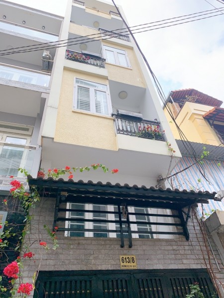 Cho thuê nhà nguyên căn hẻm xe hơi 613/8 Đường 3/2 P 8 Q10, DT sử dụng 3.3 * 12 nhà 1 trệt 1 Lửng 3 Lầu , Sân thượng