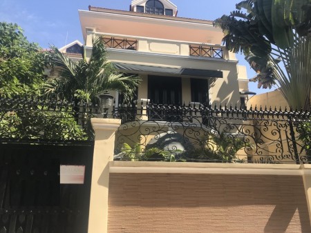 Cho Thuê Biệt Thự Lam Sơn , P.6, Q. Bình Thạnh, DT: 10x20m, 2 lầu.