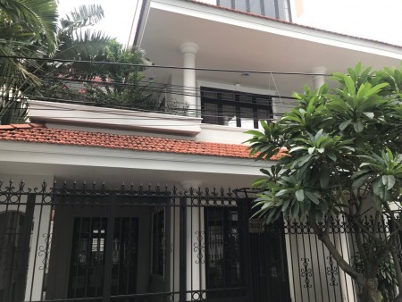 Cho Thuê Biệt Thự Võ Oanh (D3), P25, Q.Bình Thạnh, DT: 8X25m, 2 lầu.
