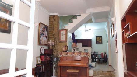 Bán nhà Trương Định TẶNG ĐỒ, LÔ GÓC, CHO THUÊ GIÁ CAO 40m,4 tầng,3.2 tỷ.