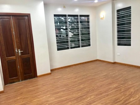Cần bán nhà khu vực Vĩnh Tuy 3 thoáng nhà rộng ngõ to xây đẹp 5 tầng