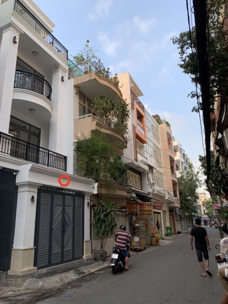 Nhà Mới Xây HXT D2, 4x18m. trệt, 3lầu. full máy lạnh.