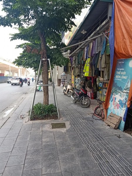 Bán nhà mặt Phố Phạm Văn Đồng 210m2 x 5T, vỉa hè, kinh doanh đỉnh, 24.7 tỷ.