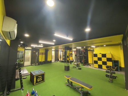 Cho thuê mặt bằng mở shop áo quần tại Đà Nẵng đường Hoàng Diệu đoạn 2 chiều