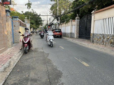 Bán đất tặng nhà Hẻm xe hơi nhỏ Đường 16 Phường Linh Chiểu, Thủ Đức