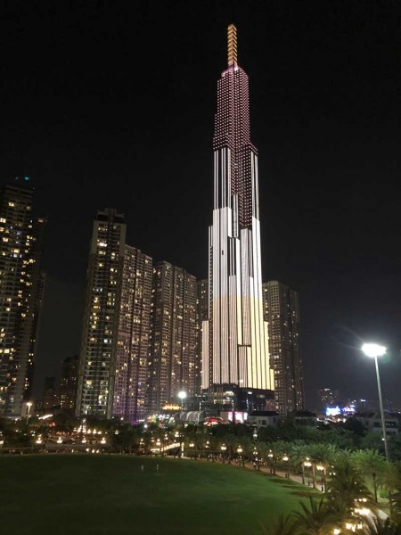 Bán căn Hộ FULL NỘI THẤT VÀ ĐỒ ĐIỆN TỬ tại tòa nhà cao nhất Việt Nam LandMarK 81 - 4PN 186m2 giá 22 tỷ View Cực Đẹp