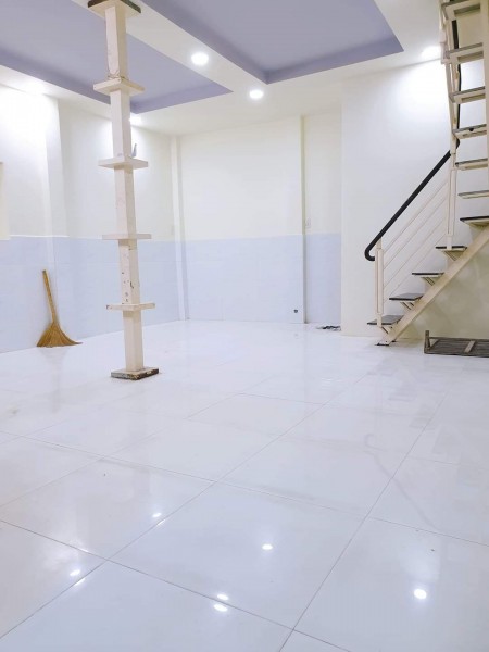 Bán gấp nhà Đường Cách Mạng Tháng 8, giá 3 tỷ 6, ngân hàng cho vay 3 tỷ