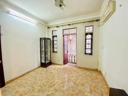 Siêu phẩm Đặng Văn Ngữ-Đống Đa, cách ngõ ô tô 5m, ngõ trước nhà 3m, MT 4.6m, giá 2.95 tỷ.