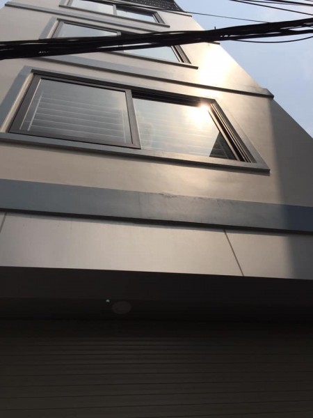 Cần bán gấp phố Thạch Bàn 3 tỷ 3 tầng dt 40m2 bán cho con trai ra nước ngoài