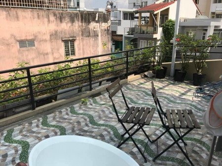 Bán gấp nhà hẻm Phan Văn Trị, ngang 8m - vua phân khúc Bình Thạnh, 80m2, 3 tầng.