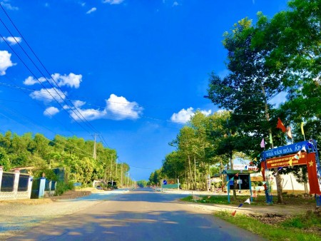 Ngay Chợ, gần Trường Học Nền đất của nhiều mục đích,1043m2 có 150m2 thổ, sổ riêng