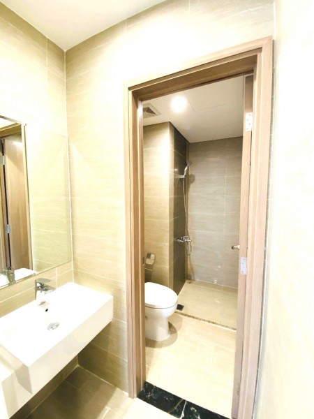 Bán gấp căn hộ 2 PN + 69m2 giá 2 tỷ 230 triệu bao thuế phí, nhận nhà ở ngay ngan hàng cho vay 70% - Vinhome Grand Park Thành Phố Xanh