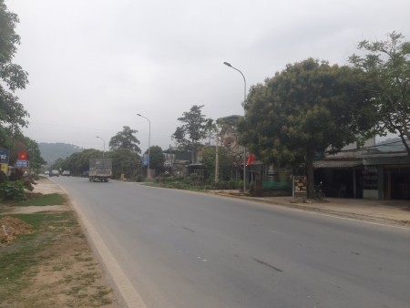 CẦN BÁN LÔ ĐẤT DT 1326M THỔ CƯ 400M, BÁM MẶT ĐƯỜNG QUỐC LỘ 6 25M. SÂU 50M GIÁ 8 TỶ(có thương lượng)