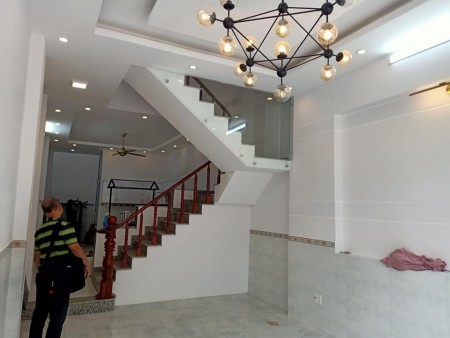 Bán nhà hẻm 700 Lạc Long Quận, hẻm nhựa 7m, 3 tầng, nhà đẹp, ở ngay.