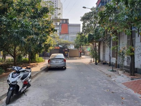 Bán Nhà KĐT Đại Kim 55m2 Oto Tải Tránh MT 4m Nhà Đẹp Phân Lô View Vườn Hoa