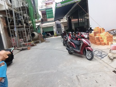 Chính chủ bán đất ở đô thị hẻm nhựa 5m DT 50.1M2 mặt tiền 5.6M Hồ Văn Long quận Bình Tân giá 2 tỷ 8 LH 0943910179
