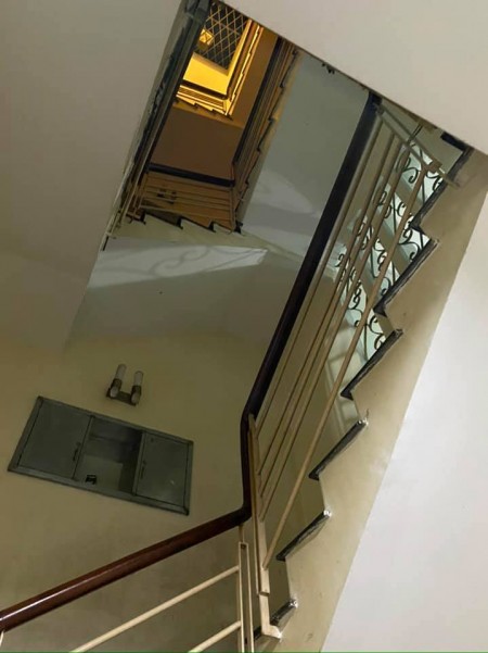GIÁ GIẢM SHOCK Bán nhà Ngay Chợ Hòa Bình, Số 37H Bạch Vân, Phường 5, Quận 5, ô tô đỗ cửa ngoài, 35m2, 2 lầu, giá chỉ 4 tỷ 1