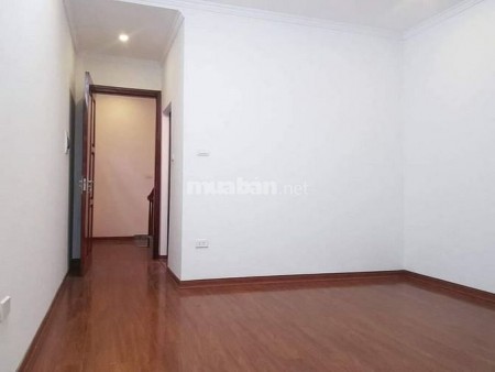 BÁN NHÀ GIÁP BÁT VỊ TRÍ TUYỆT VỜI Ở LUÔN RỪNG TIỆN ÍCH DT 45M*4T, chỉ 4.5 TỶ