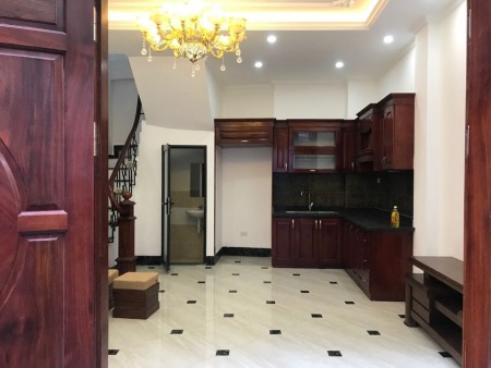 Hạ Giá! Nhà mới, nội thất đẹp Nguyễn Trãi DT 40m2x5T, MT 4m, giá 3tỷ2